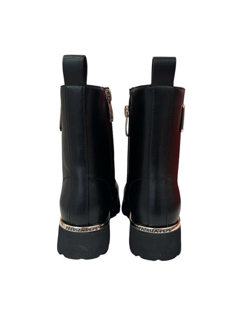 Stivale nero con logo PATRIZIA PEPE | PJ894.31NERO PLATINO